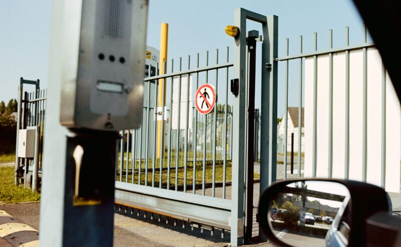 Il cancello elettrico non si richiude? Ecco cosa controllare prima di chiamare un tecnico